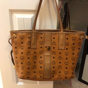 MCM REVERSIBLE TOTE